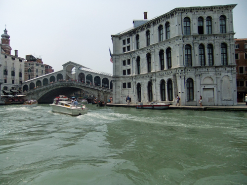 Vid Rialtobron i Vendig